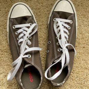Lightly used brownishgray low top women’s converse